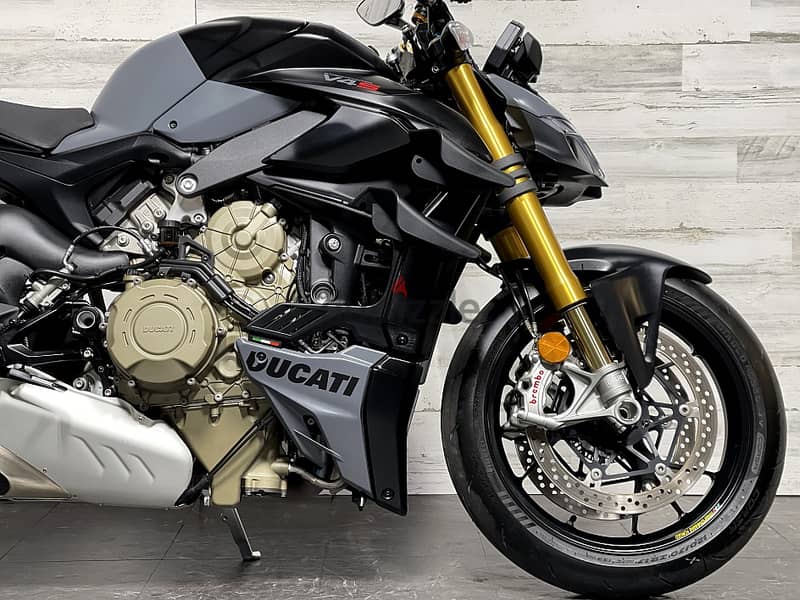 2023 Ducati street firter V4S 4