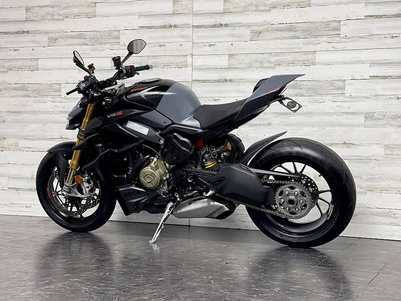 2023 Ducati street firter V4S 6