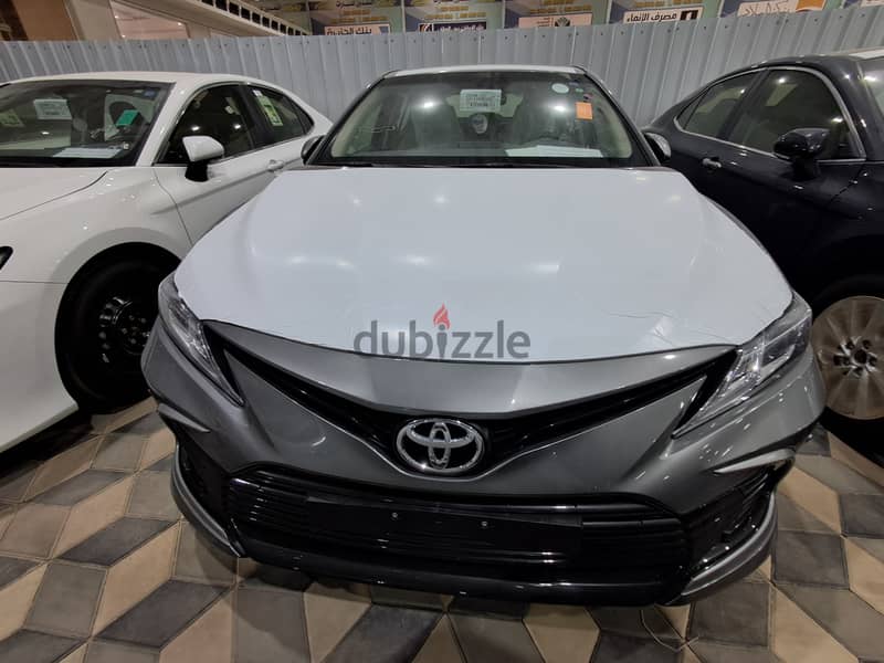 Toyota Camry GLE 2024 0