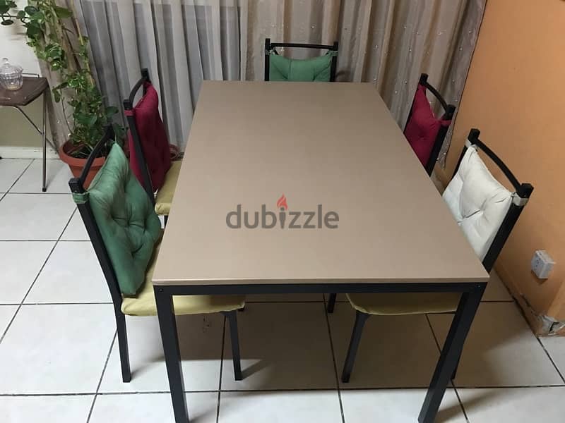 Dining Table in perfect condition with free chairs 1