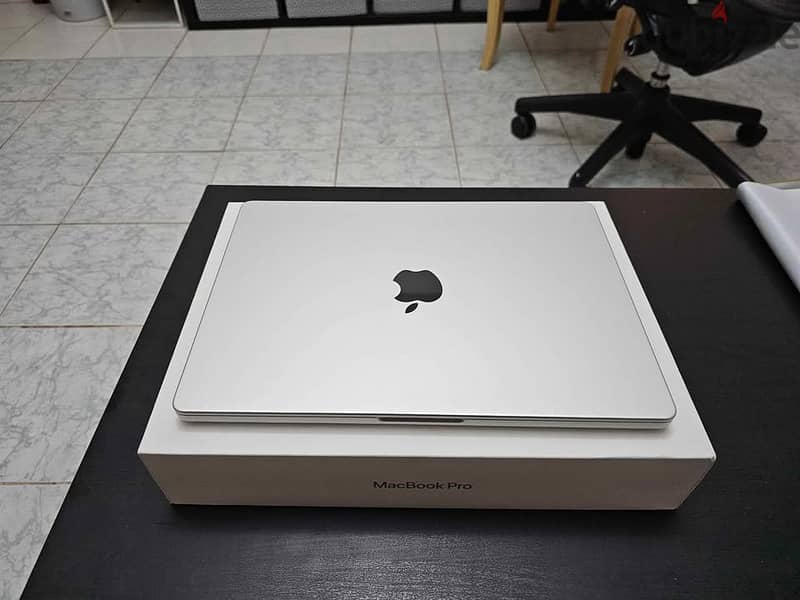 Apple MacBook Pro 2021 m1 14 inch 16 gb ram and 512 ssd 9