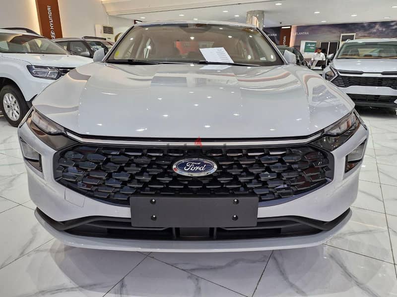 Ford Taurus 2025 ambianti 0