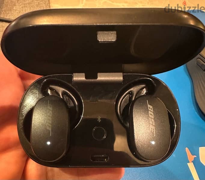 Bose quite comfort ear buds Active noise cancellation 0