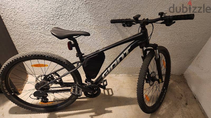 Giant Talon Mountain Bike (Almost New) 0