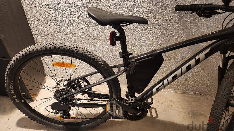 Giant Talon Mountain Bike (Almost New) 2