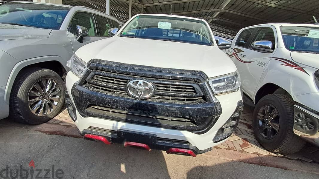 Toyota Hilux SR5 2025 0