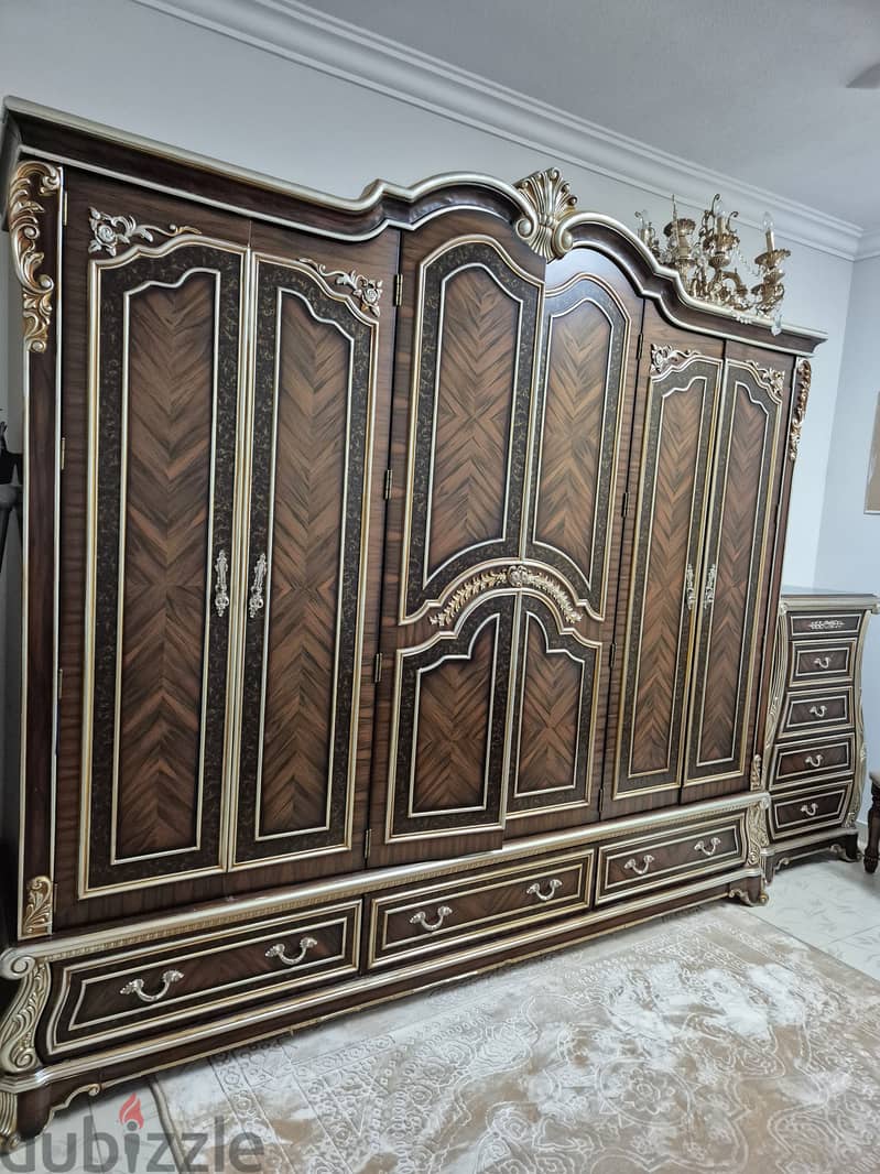 Solid Wood King Sized Bedroom Set 6