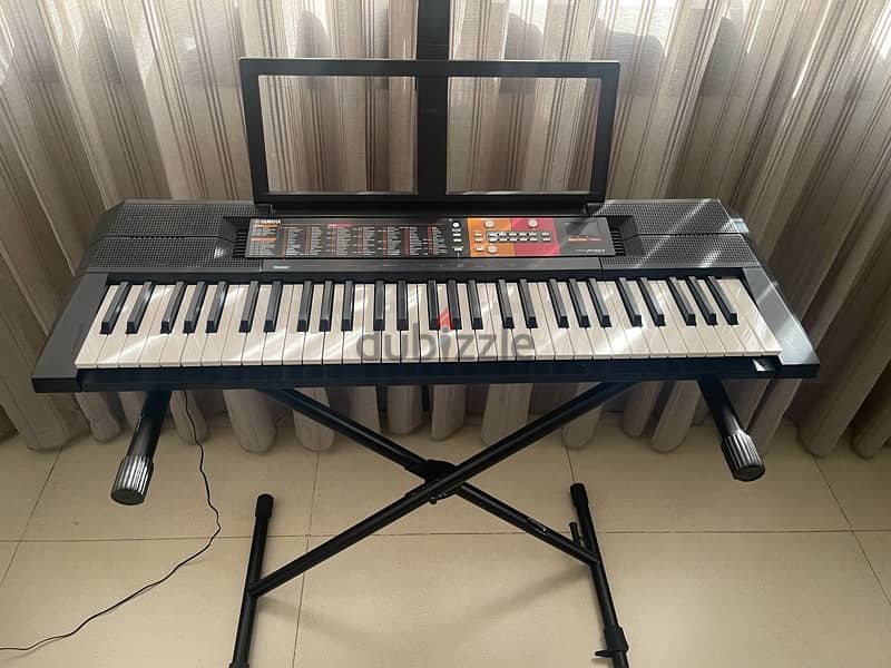 Yamaha PSR F51 Keyboard 1