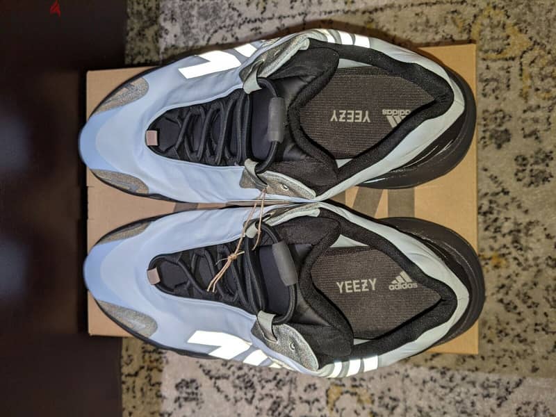 Yeezy Boost 700 MNVN 1