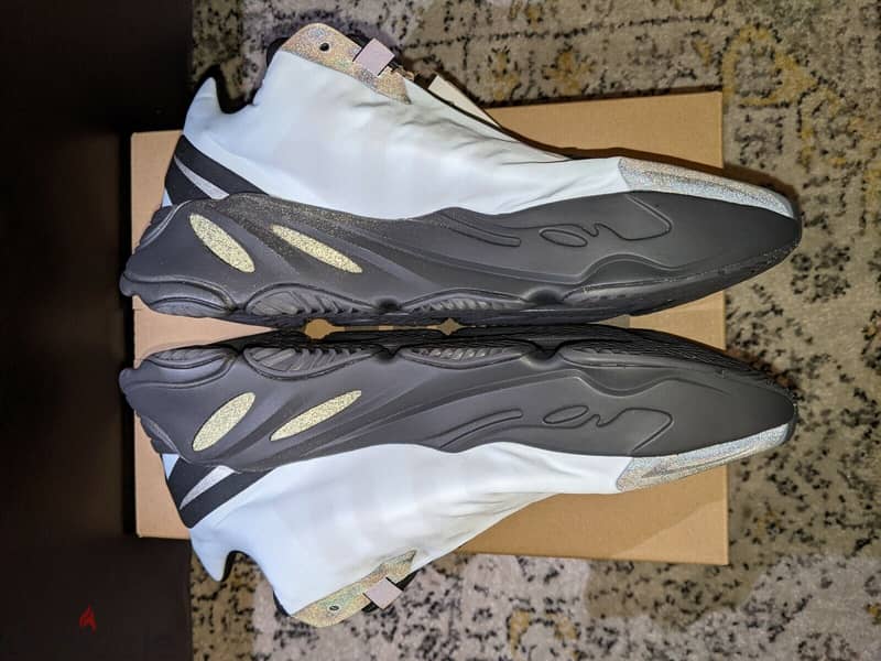 Yeezy Boost 700 MNVN 2