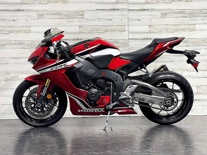 2021 Honda CBR 1000RR (+971561943867) 1