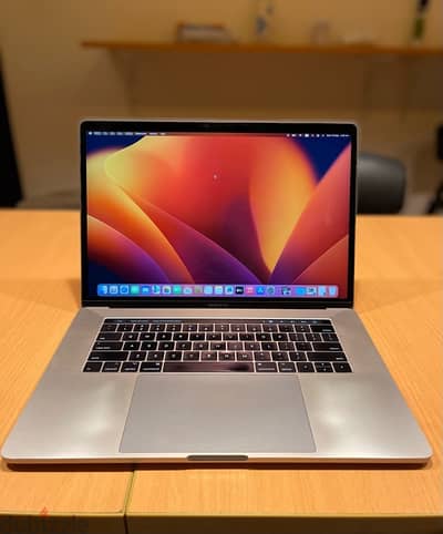 Mac Book 16GB Ram 512GB Rom Touch Bar 2017 15.4inch