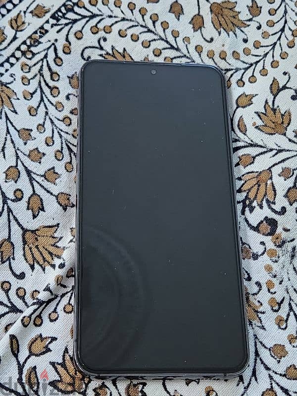 samsung s23 256gb storage. no box 4