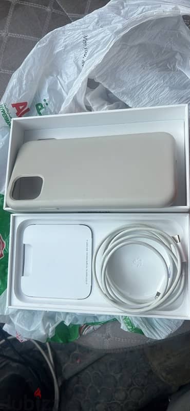 iPhone 11 128gb battery 100 box cable 1