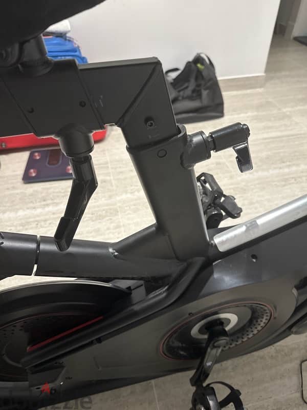 BARELY used indoor bowflex velocore bike for sale 8