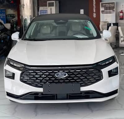 Ford Taurus Titanium Hybrid 2025