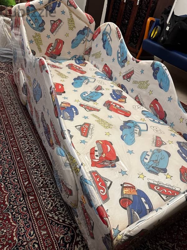 Kid’s Bed and Side Table 2