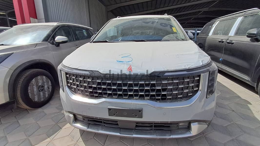 Kia Carnival half opiton 2025 0