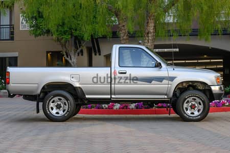 Toyota Pickup 1992 Deluxe 4x4 WhatsApp Chat : +17144191773