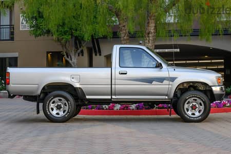 Toyota Pickup 1992 Deluxe 4x4 WhatsApp Chat : +17144191773