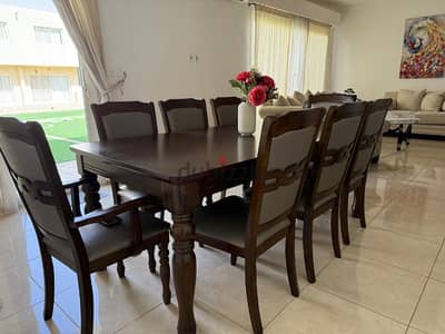 Dining table with 8 chairs. as new