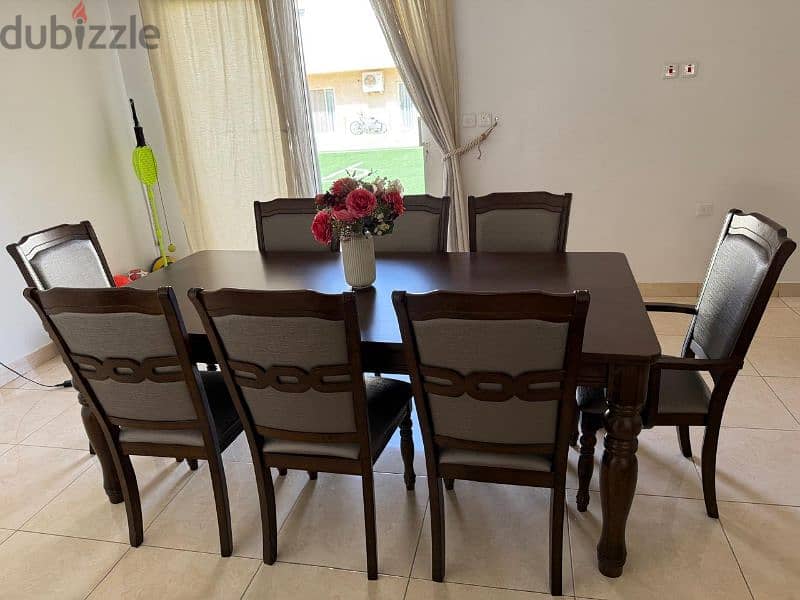 Dining table with 8 chairs. as new 1