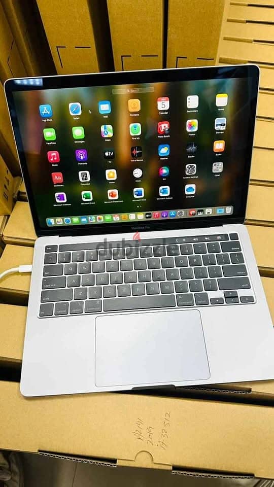 Apple MacBook Pro 2017 m1 15 inch 16 gb ram and 512 ssd. 6