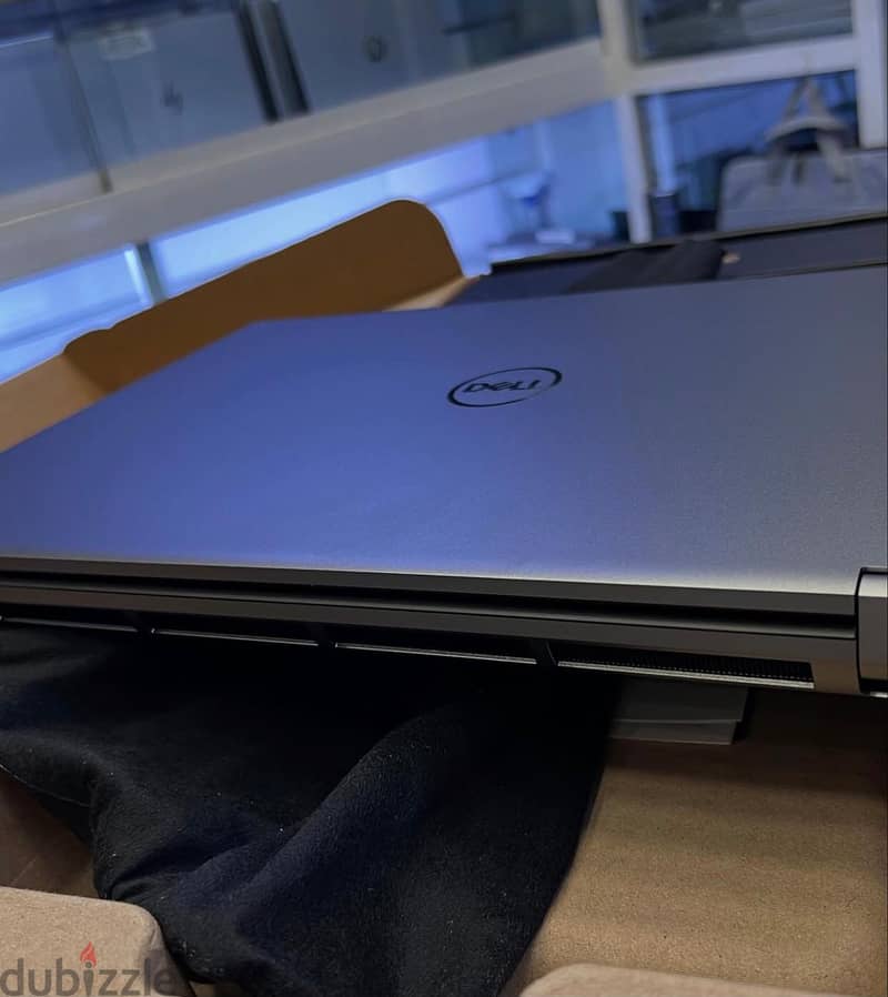 Dell precision 7780 2