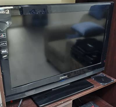 Samsung series 3 28 inch TV available for sale