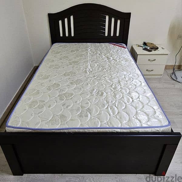 Single bed available for sale 1