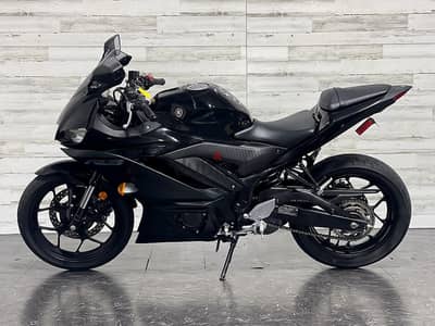 2022 Yamaha YZF R3 (+971561943867)