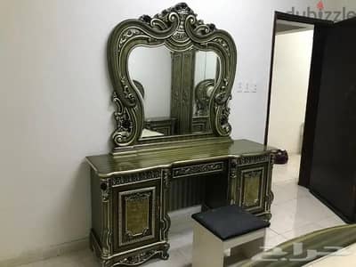 big bed room for sale in excellent c غرفه نوم كبيره للبيع بحاله ممتازه