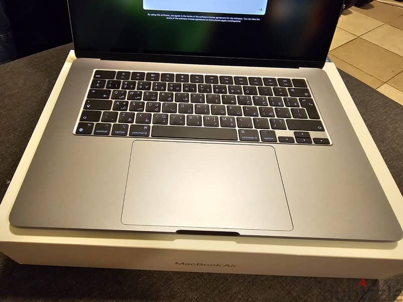 Apple Macbook Air 15-inch M2 (2023) 3