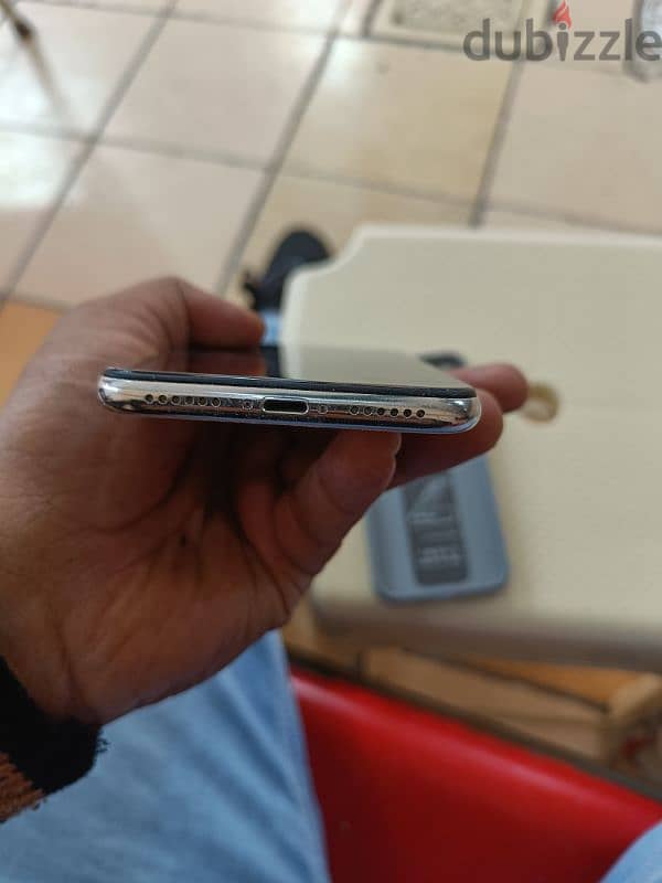 iPhone X 64 GB 4