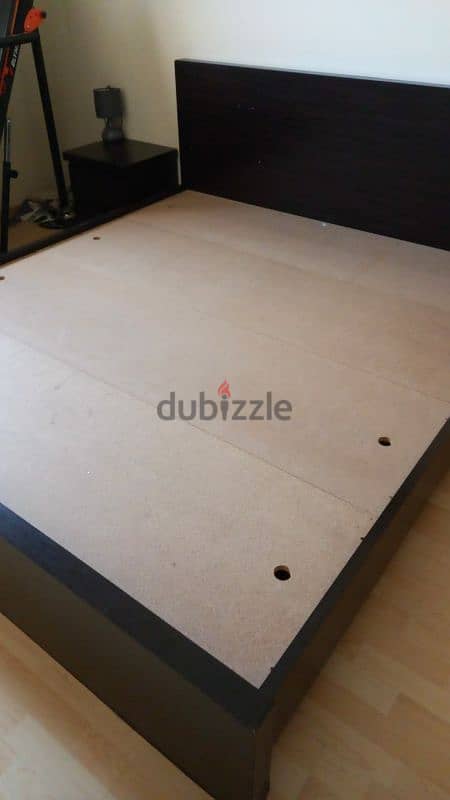 Bed table and singarmeez 2