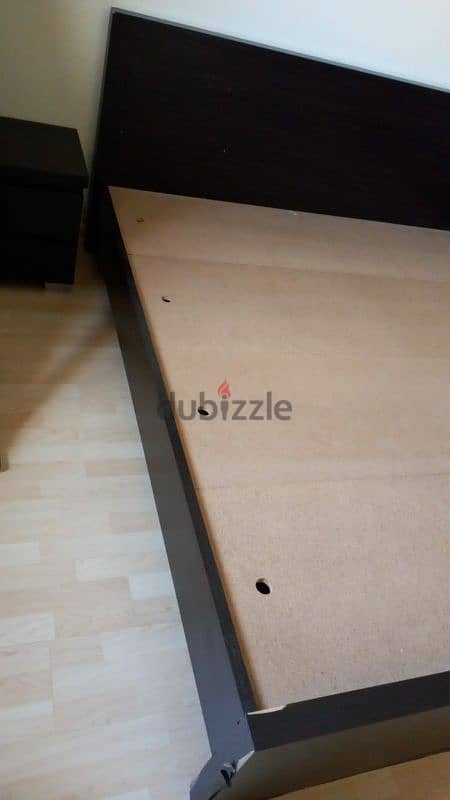 Bed table and singarmeez 3