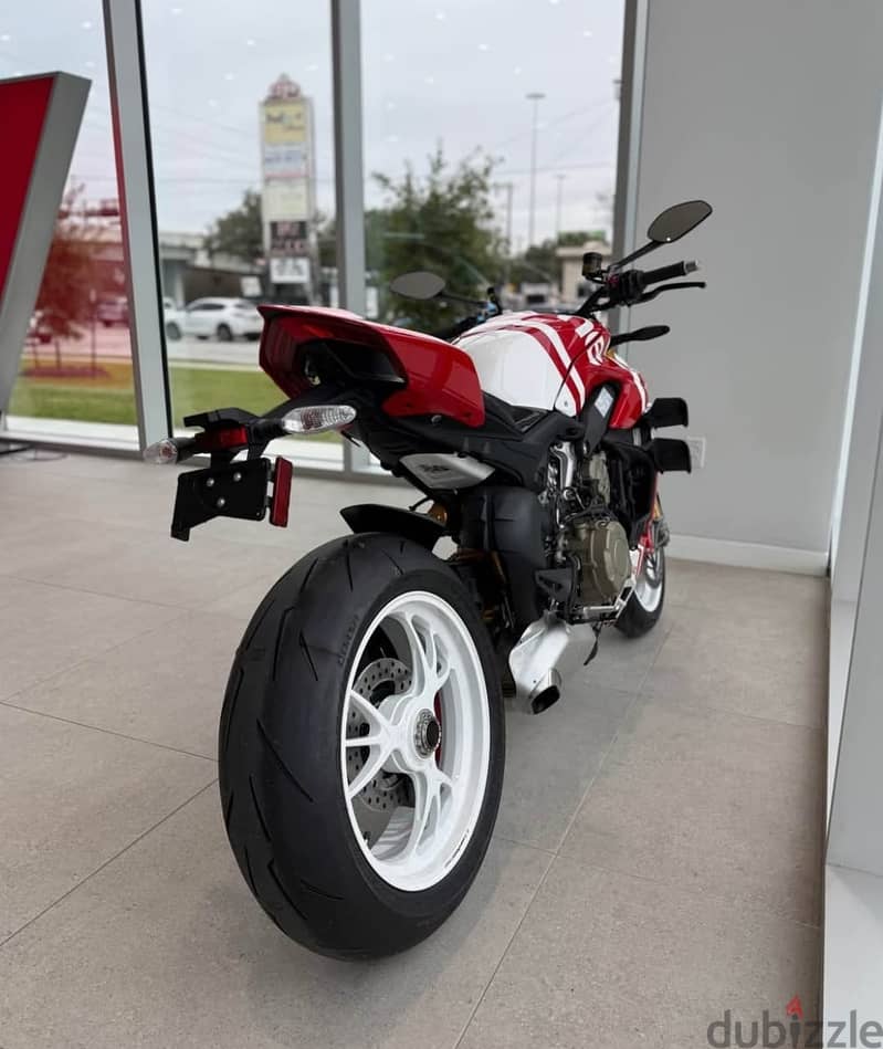 2024 Ducati Streetfighter V4 1