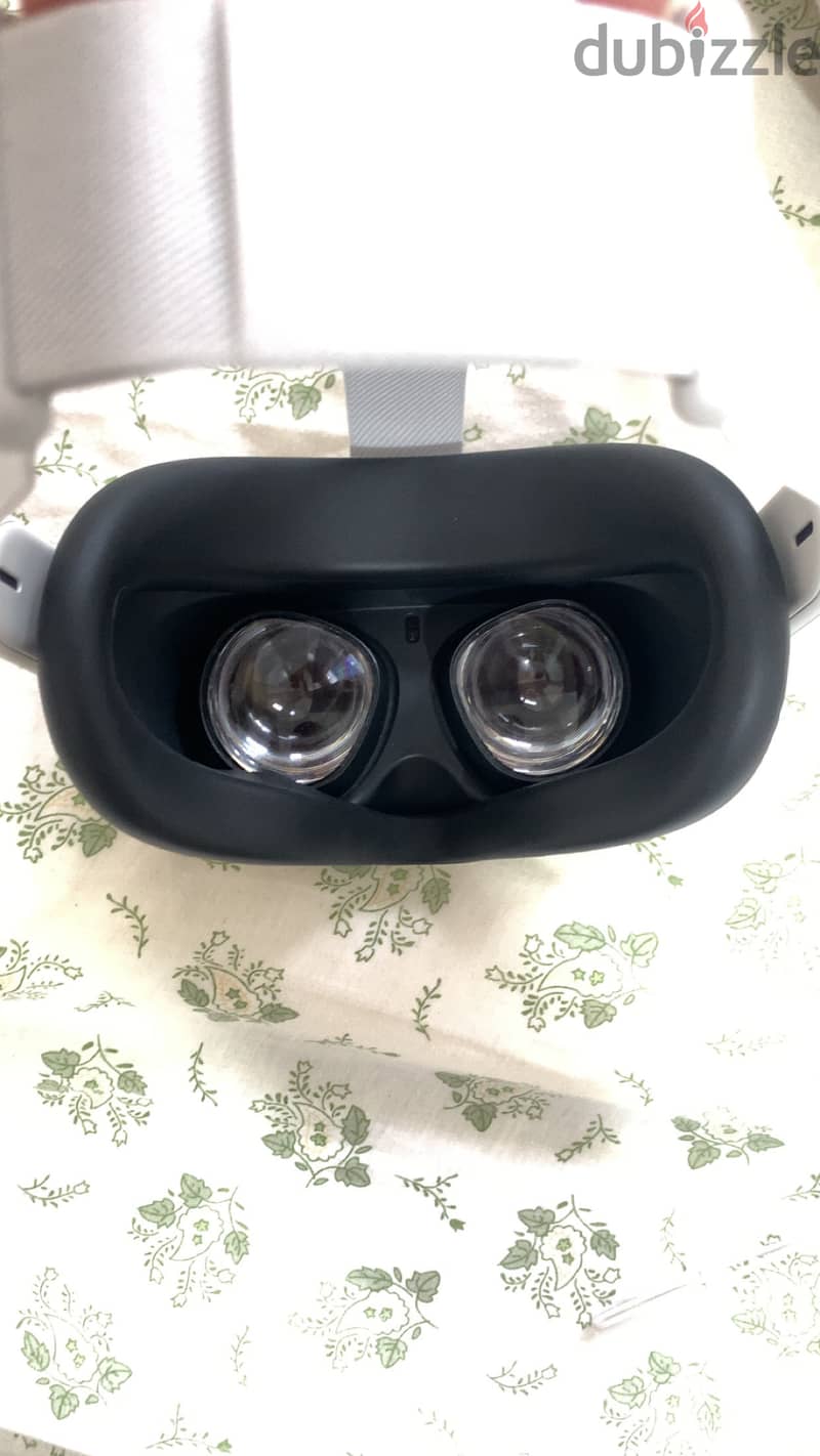 Meta Quest 2 VR for Sale – Barely Used 2