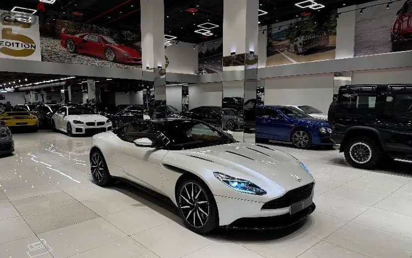 Aston Martin DB11 2018 0