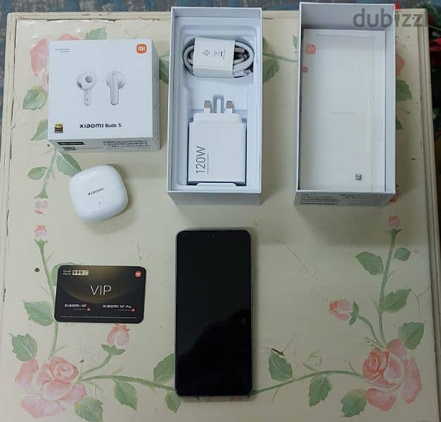 xiaomi 14t pro like new with xiaomi buds 5 and pro vip 3