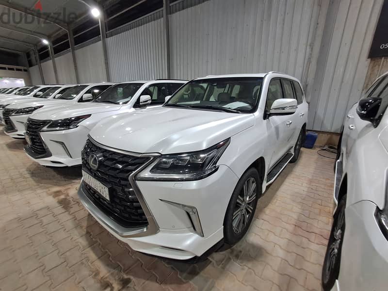 Lexus LX570 2016 0