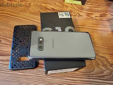 Samsung Galaxy S10e 128GB Black 1