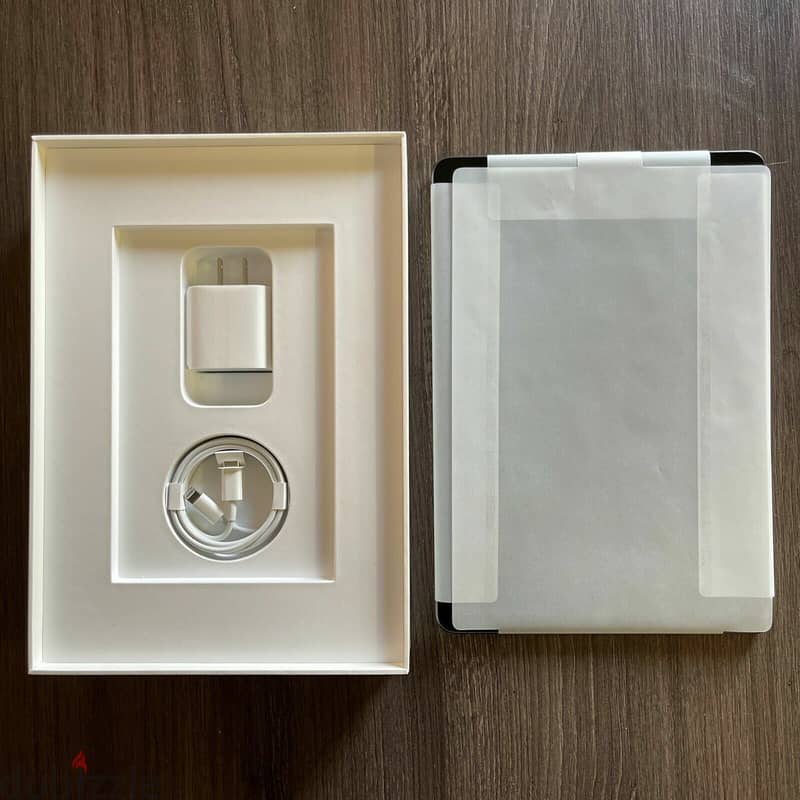 Apple 10.2" iPad 9th Gen Wi-Fi, 64GB 1