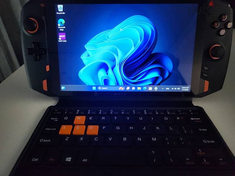 Onexplayer 1S 1TB SSD 16GB RAM  Keyboard and Case 1