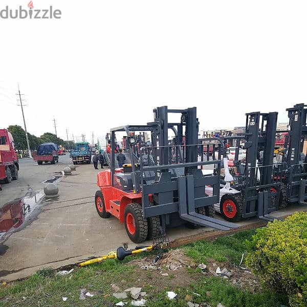 رافعات شوكية للايجار فوركلفت من 1.5طن الى 25طن موديلات حديثة 1
