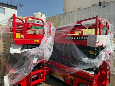 سيزر لفت للإيجار رافعة مقصية للإيجار سقالات كهربائية للإيجار