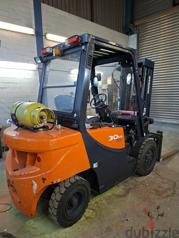 forklifts  1-20Ton for rent In Dammam 2