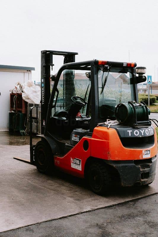 Forklifts 1 2 3 5 7 10 Ton Rent Dammam Riyadh Jeddah 7