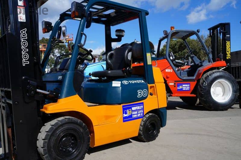 Forklifts 1 2 3 5 7 10 Ton Rent Dammam Riyadh Jeddah 9