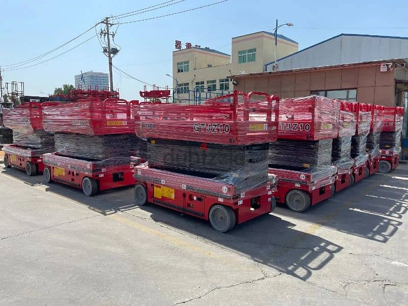Scissor lifts  for rent In Dammam Riyadh all Sizes 1